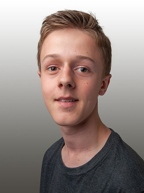 Automobil-Mechatroniker in Ausbildung Simon Estermann