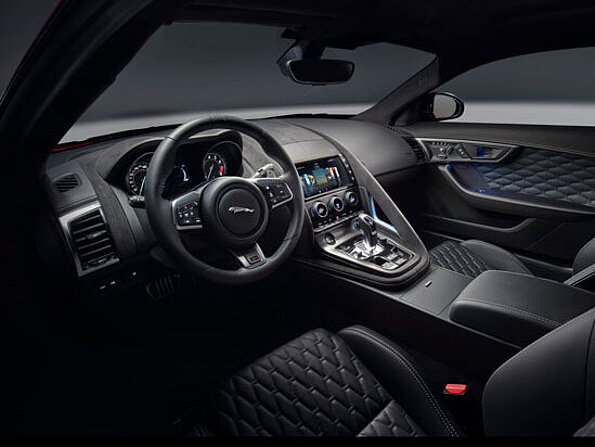 Das nagelneue Interior vom neuen Jaguar F-Type