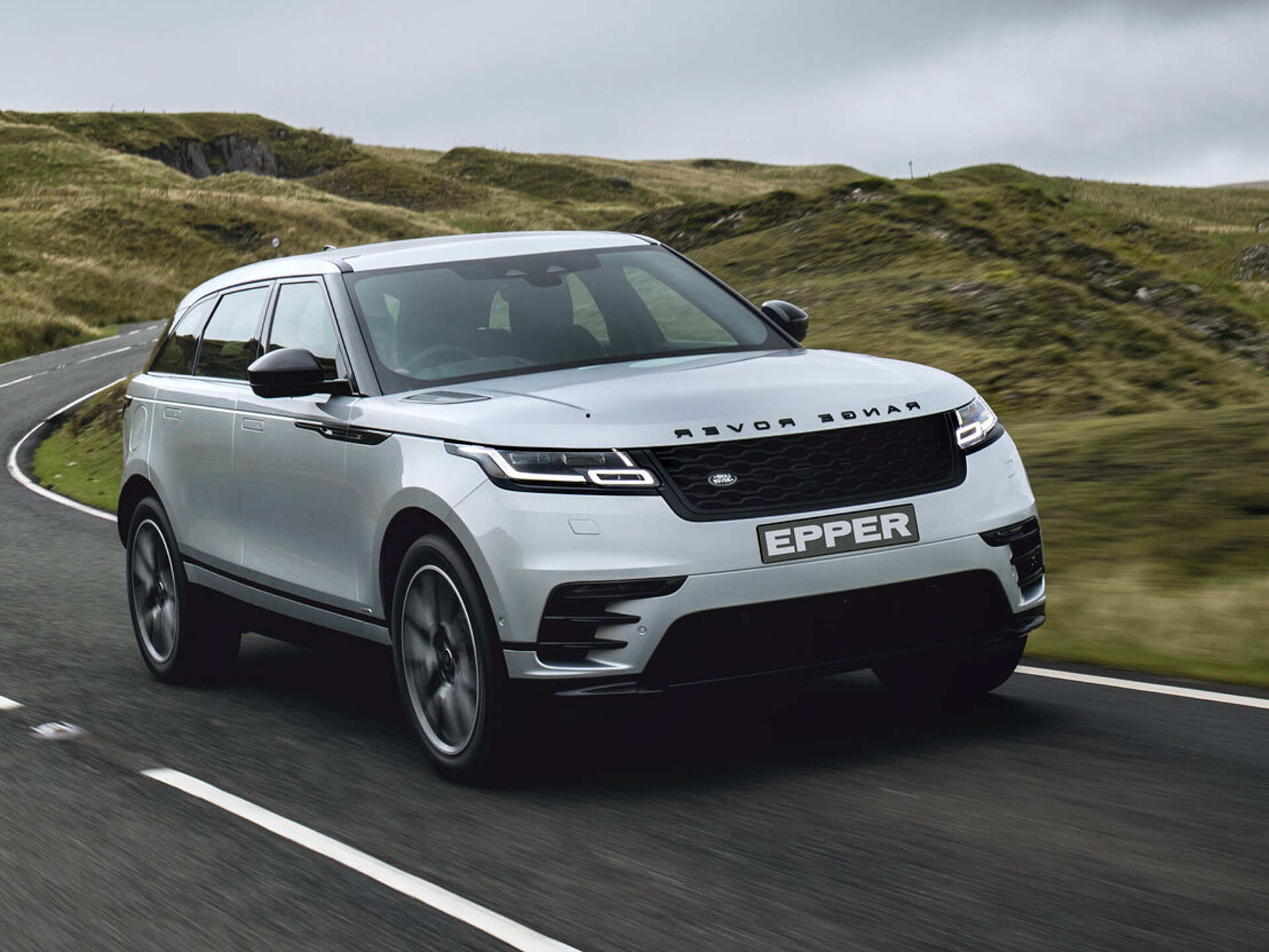 Der neue Range Rover Velar von der Seite