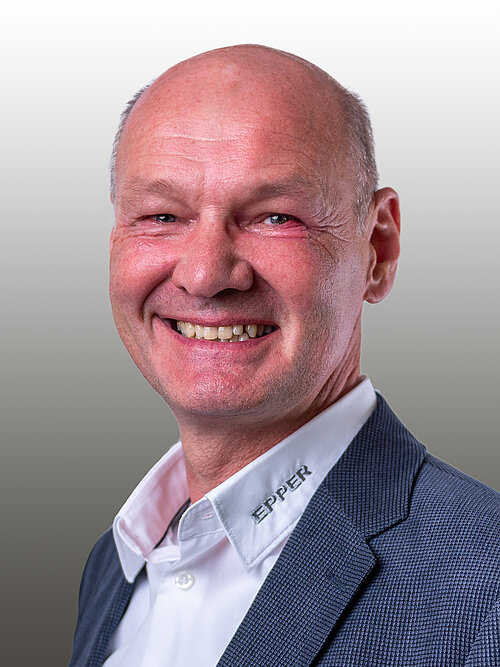 Geschäfts- & Verkaufsleiter Heiko Szczyrbowski Geschäfts- & Verkaufsleiter Heiko Szczyrbowski