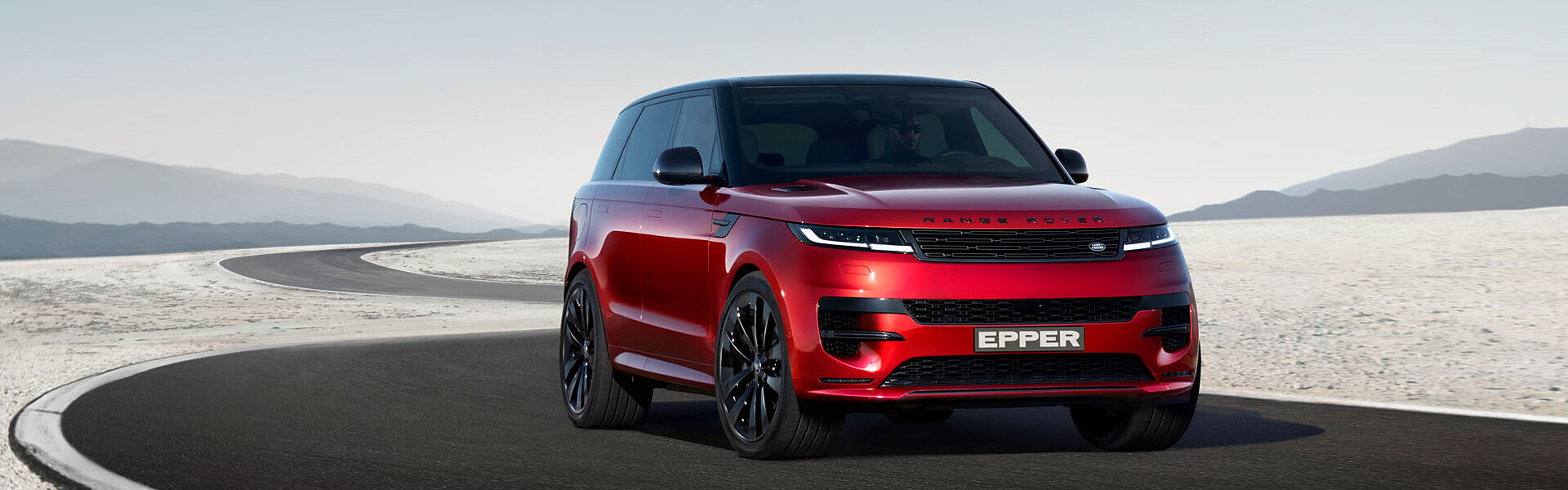 Der neue Range Rover Sport von einer seitlichen Ansicht. Der neue Range Rover Sport von einer seitlichen Ansicht.