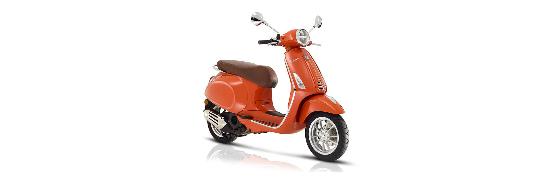 Die Vespa Primavera in orange von einer seitlichen Ansicht