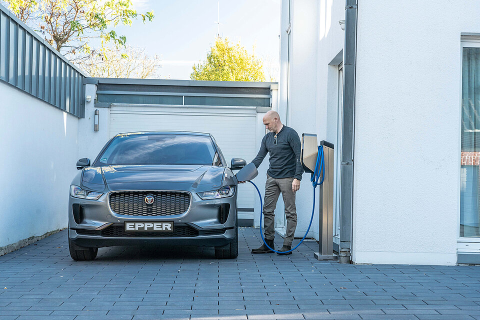 Jaguar I-Pace gerade Zuhause aufgeladen wird