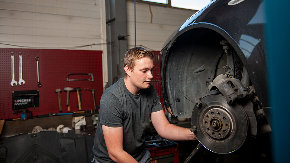 Service- & Reparaturarbeiten bei der Garage EPPER
