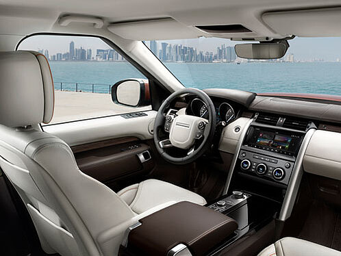 Das nagelneue Interior von neuen Land Rover Discovery
