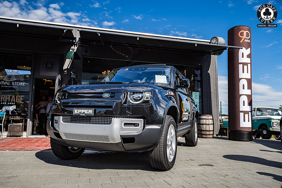 Der neue Land Rover Defender am Ace Cafe Defender Meet