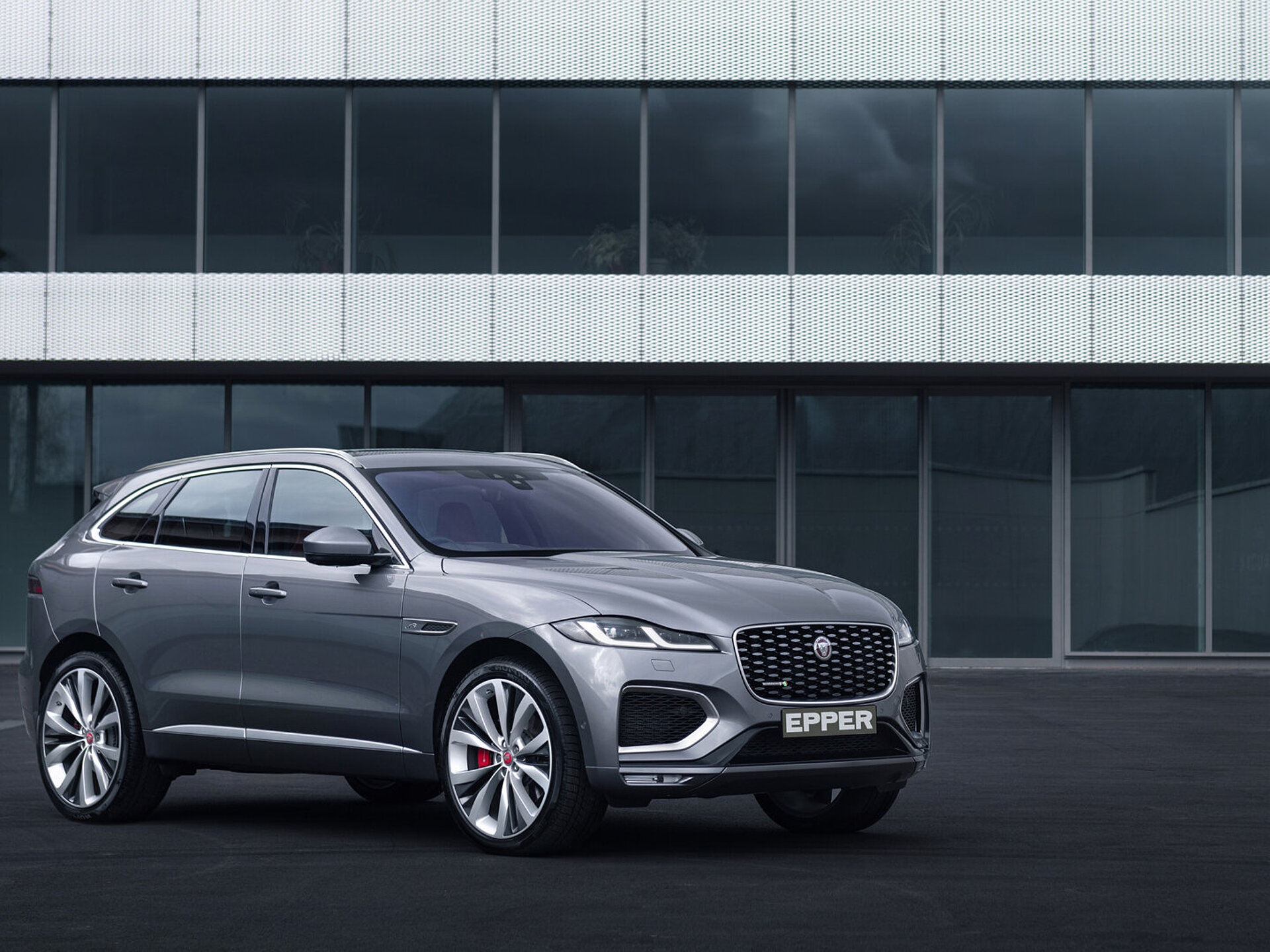 Der Jaguar F-Pace Seitlich
