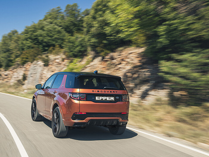 Der neue Land Rover Discovery Sport von hinten